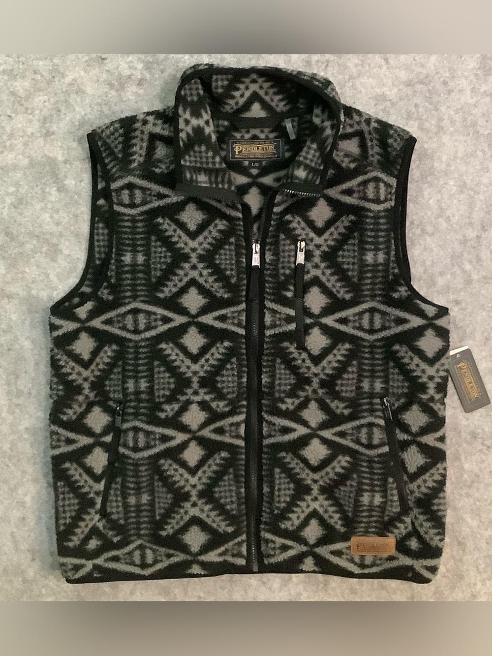 NWT Pendleton Men’s Range Harding Black & Gray Geometric Aztec Fleece Vest L